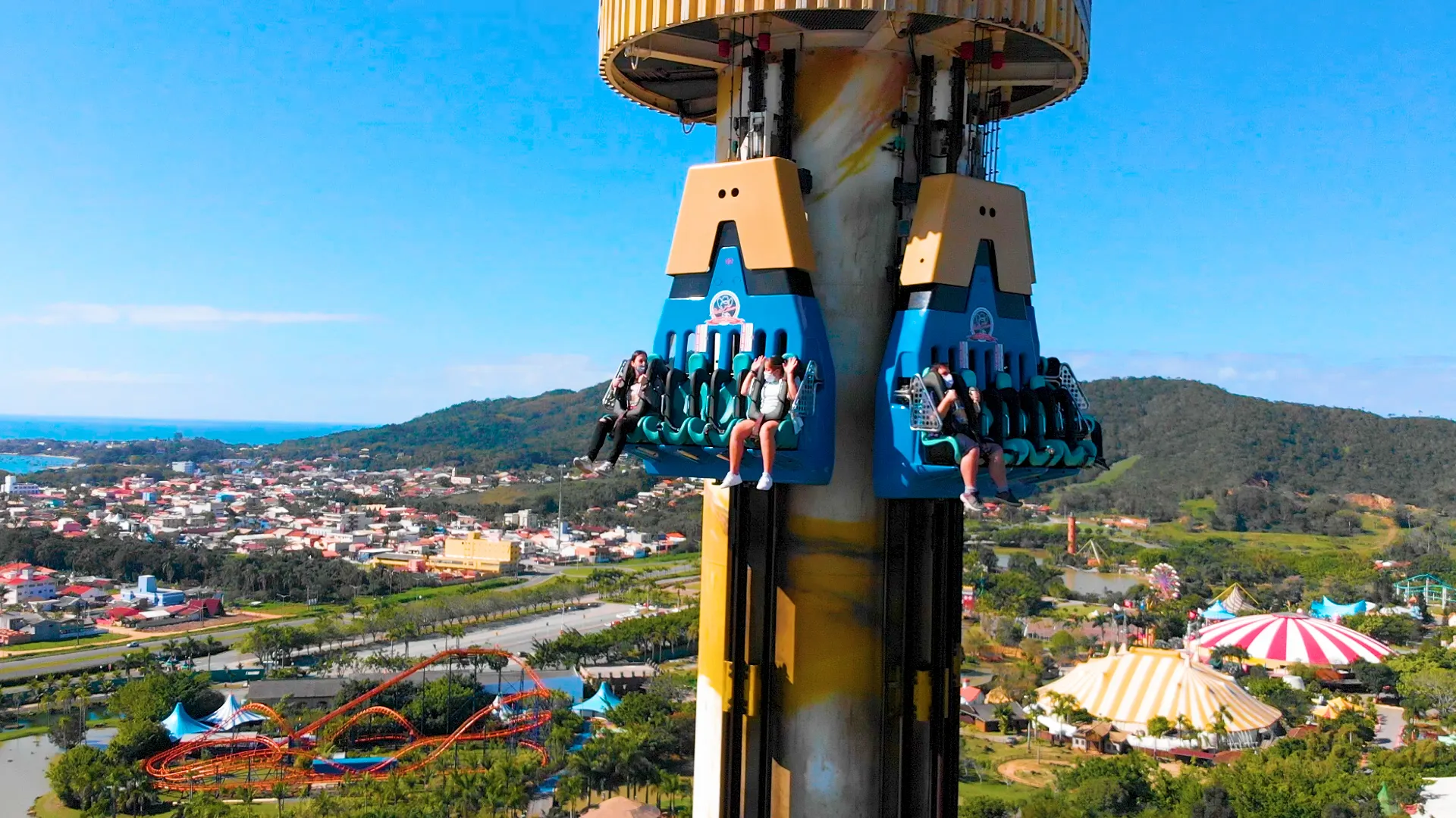 Visite Santa Catarina - Big Tower é uma das atrações do Parque Beto Carrero  World. Com seus 100 metros de altura sua velocidade pode chegar até 120km  /h.