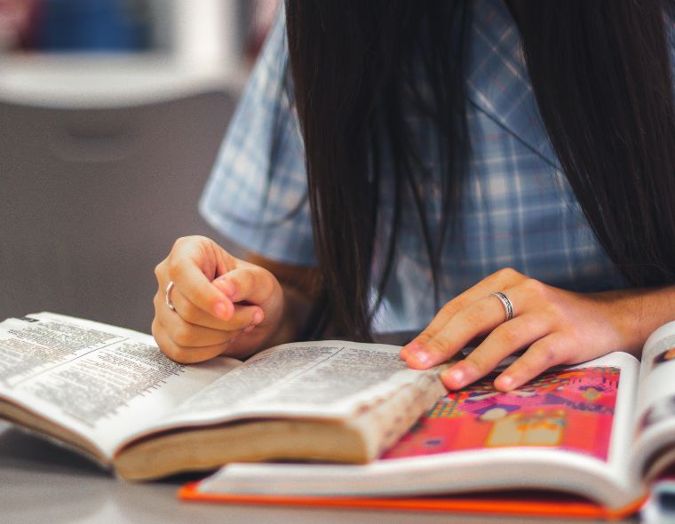 Aprendizado bilíngue: vantagens de estudar inglês