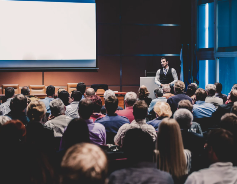 Importância de participar de eventos acadêmicos para alunos
