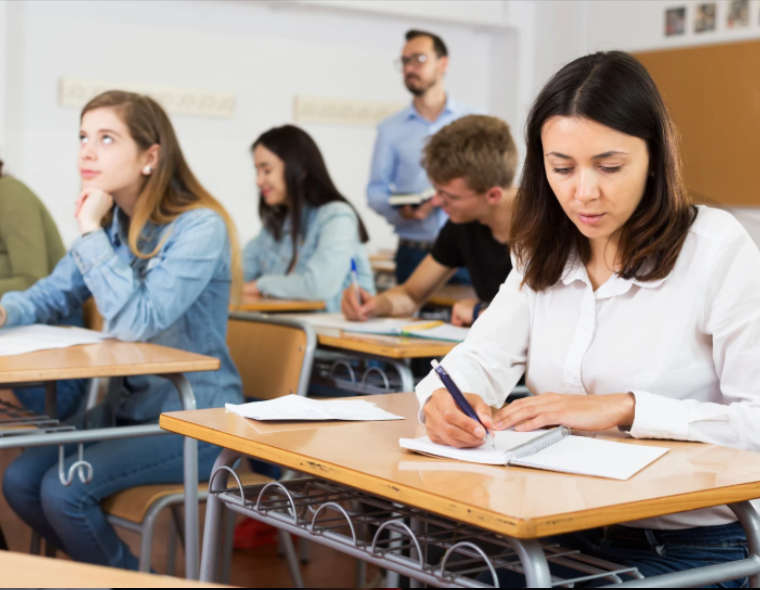 Quem faz cursinho tem direito a carteira de estudante?