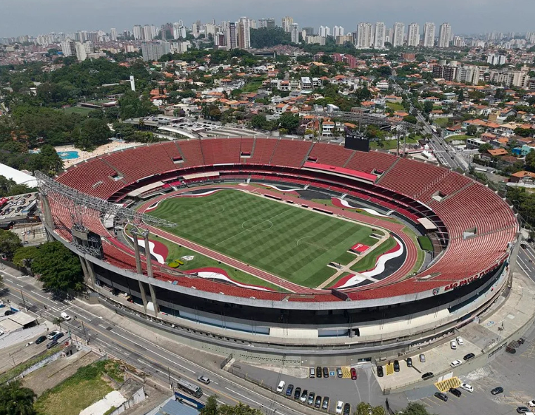 Quais estádios recebem grandes jogos e eventos esportivos?